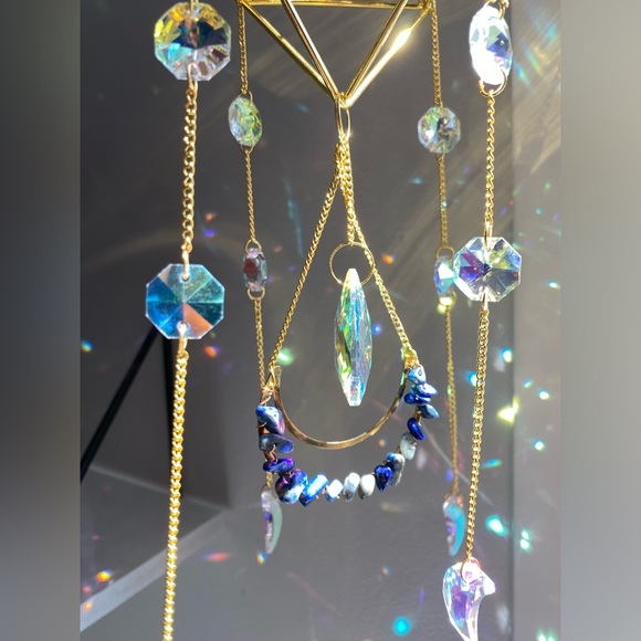 ✨2 for $50✨ Geometrical chandelier gold toned suncatcher with lapis Blue stones - Picture 3 of 9